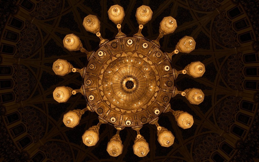 Sultan Qaboos Grand Mosque in Muscat -  Oman (chandelier)